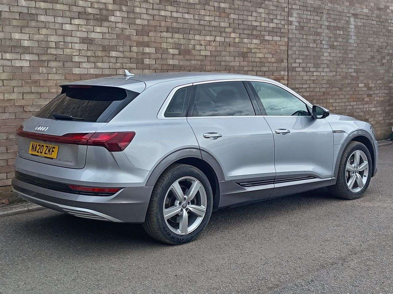 A 2020 AUDI E-TRON 50 Technik SUV 5dr Electric Auto quattro 71.2kWh (313 ps) A 2020 AUDI E-TRON 50 Technik SUV 5dr Electric Auto quattro 71.2kWh (313 ps)