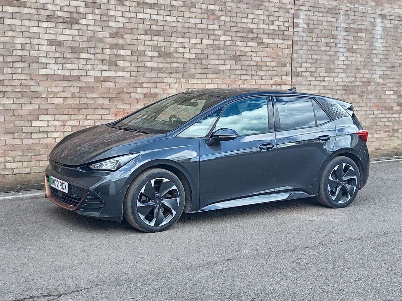A 2022 CUPRA BORN 58kWh V2 Hatchback 5dr Electric Auto (204 ps) A 2022 CUPRA BORN 58kWh V2 Hatchback 5dr Electric Auto (204 ps)