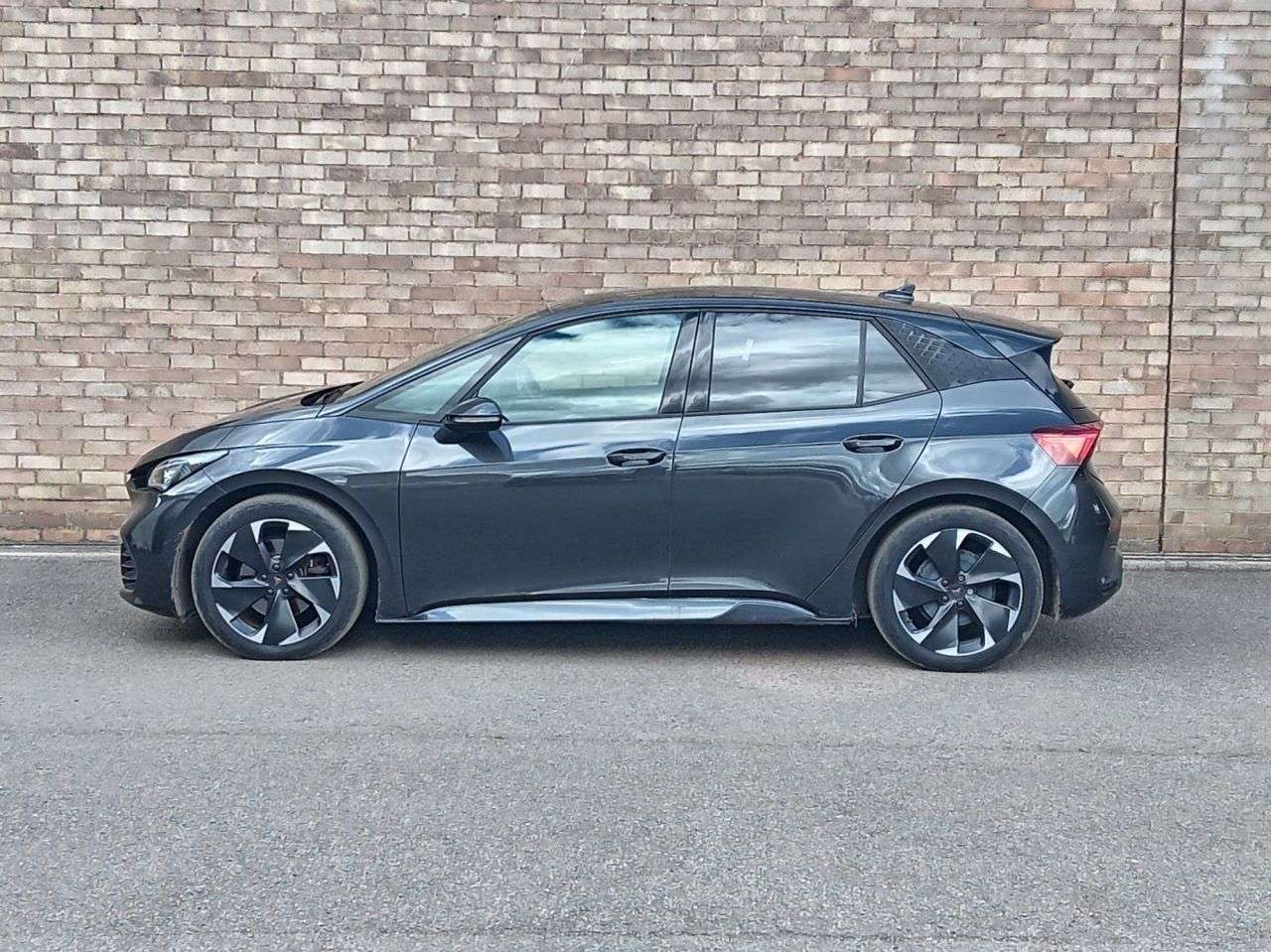 A 2022 CUPRA BORN 58kWh V2 Hatchback 5dr Electric Auto (204 ps) A 2022 CUPRA BORN 58kWh V2 Hatchback 5dr Electric Auto (204 ps)