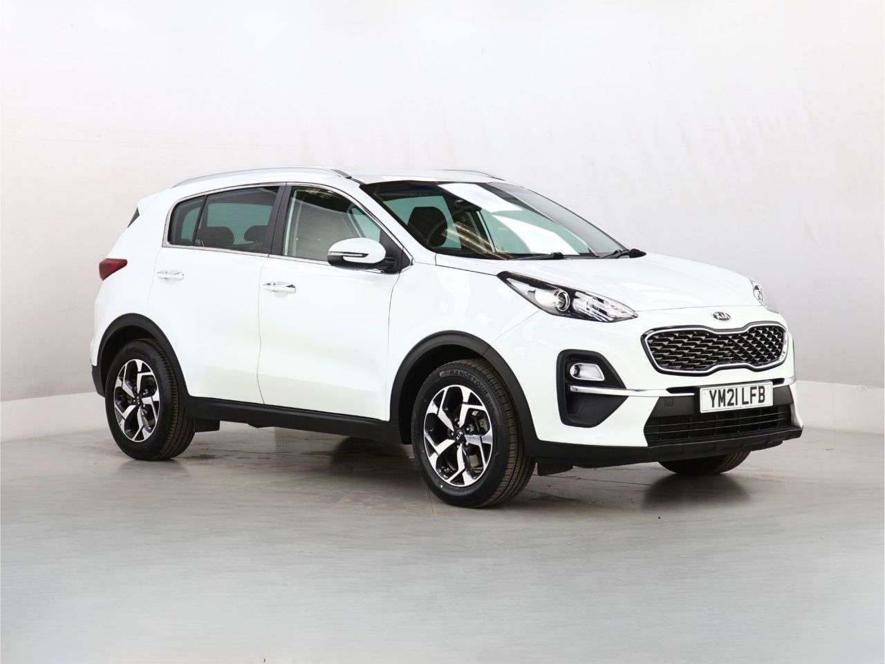 A 2021 KIA SPORTAGE 1.6 CRDi MHEV 2 SUV 5dr Diesel Hybrid DCT Euro 6 (s/s) (134 bhp) A 2021 KIA SPORTAGE 1.6 CRDi MHEV 2 SUV 5dr Diesel Hybrid DCT Euro 6 (s/s) (134 bhp)