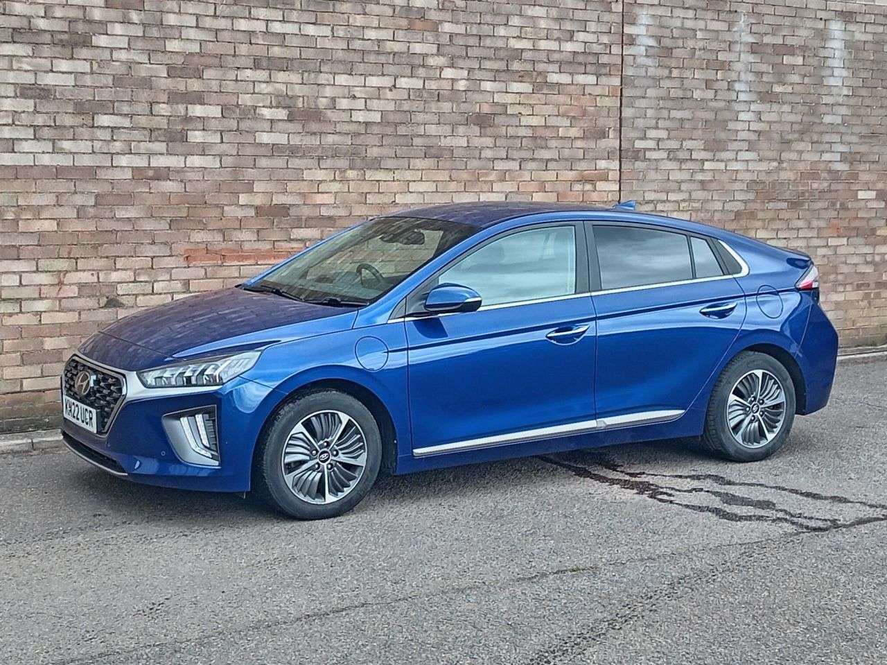 A 2022 HYUNDAI IONIQ 1.6 h-GDi 8.9kWh Premium SE Hatchback 5dr Petrol Plug-in Hybrid DCT Euro 6 A 2022 HYUNDAI IONIQ 1.6 h-GDi 8.9kWh Premium SE Hatchback 5dr Petrol Plug-in Hybrid DCT Euro 6