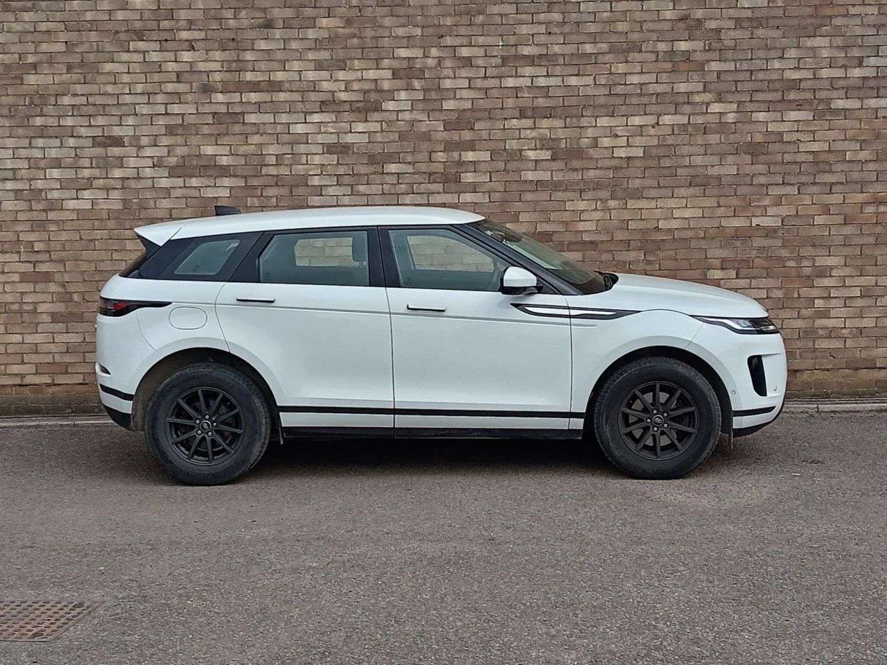 A 2021 LAND ROVER RANGE ROVER EVOQUE 2.0 D165 SUV 5dr Diesel Manual FWD Euro 6 (s/s) (163 ps) A 2021 LAND ROVER RANGE ROVER EVOQUE 2.0 D165 SUV 5dr Diesel Manual FWD Euro 6 (s/s) (163 ps)