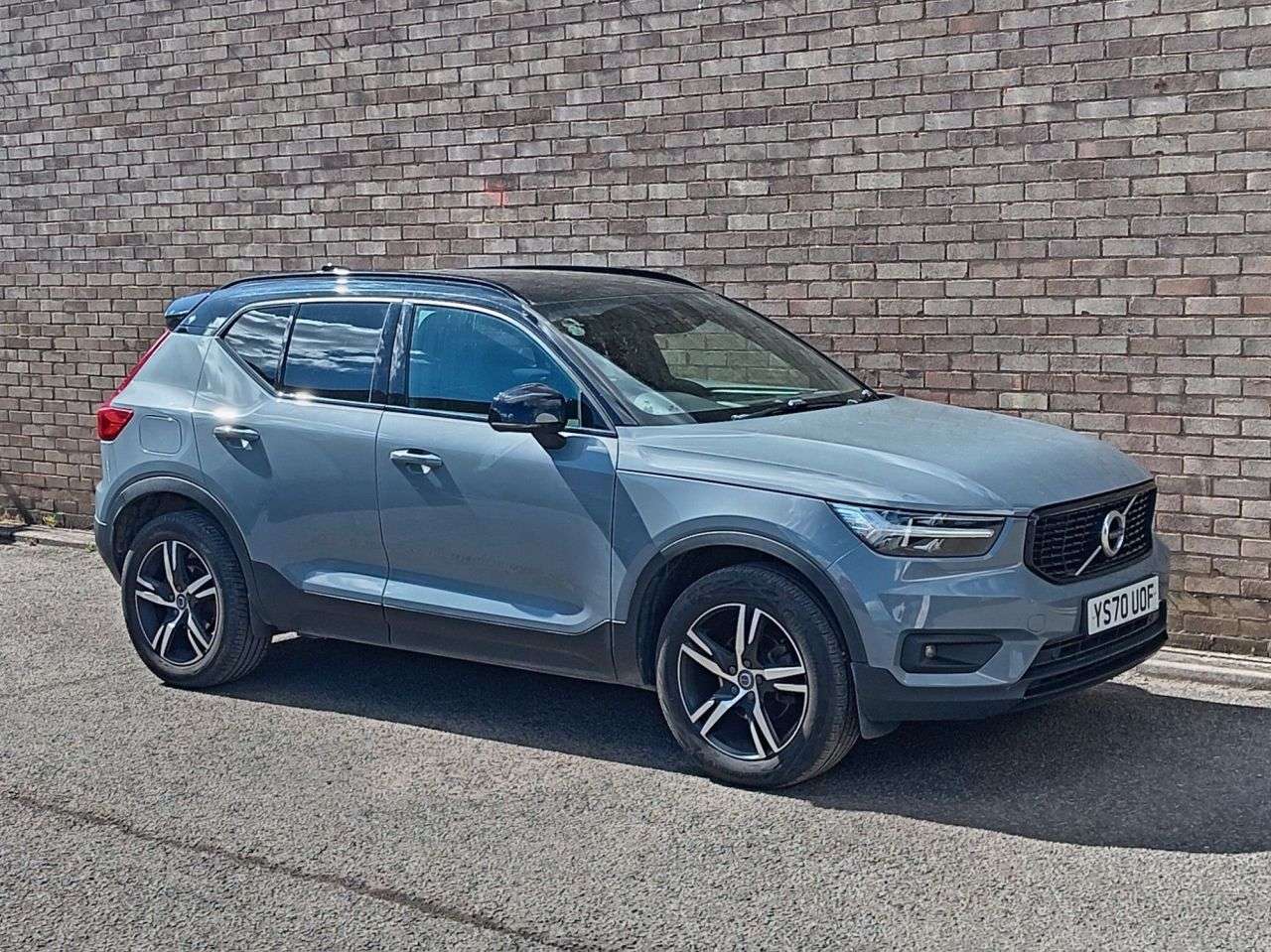 A 2021 VOLVO XC40 1.5 T3 R-Design SUV 5dr Petrol Manual Euro 6 (s/s) (163 ps) A 2021 VOLVO XC40 1.5 T3 R-Design SUV 5dr Petrol Manual Euro 6 (s/s) (163 ps)
