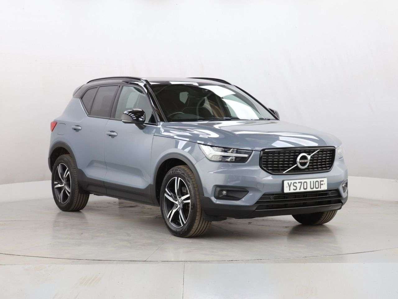 A 2021 VOLVO XC40 1.5 T3 R-Design SUV 5dr Petrol Manual Euro 6 (s/s) (163 ps) A 2021 VOLVO XC40 1.5 T3 R-Design SUV 5dr Petrol Manual Euro 6 (s/s) (163 ps)