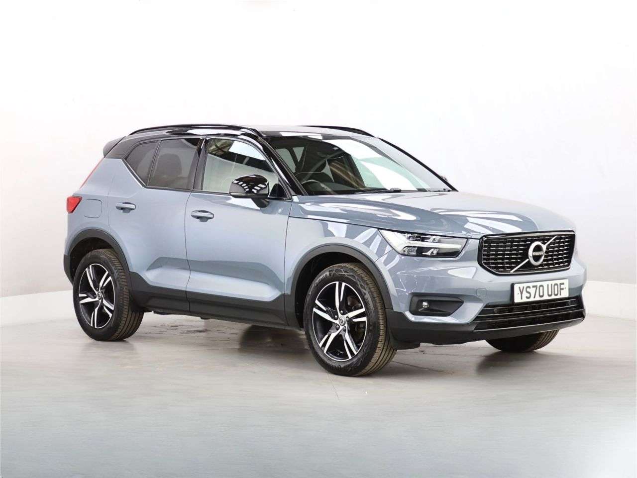 A 2021 VOLVO XC40 1.5 T3 R-Design SUV 5dr Petrol Manual Euro 6 (s/s) (163 ps) A 2021 VOLVO XC40 1.5 T3 R-Design SUV 5dr Petrol Manual Euro 6 (s/s) (163 ps)