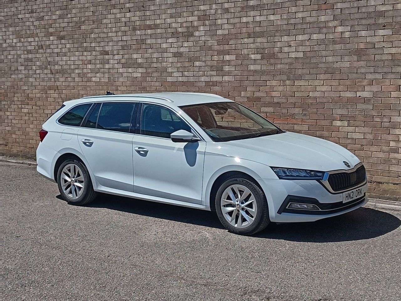 A 2021 SKODA OCTAVIA 2.0 TDI SE L Estate 5dr Diesel DSG Euro 6 (s/s) (116 ps) A 2021 SKODA OCTAVIA 2.0 TDI SE L Estate 5dr Diesel DSG Euro 6 (s/s) (116 ps)