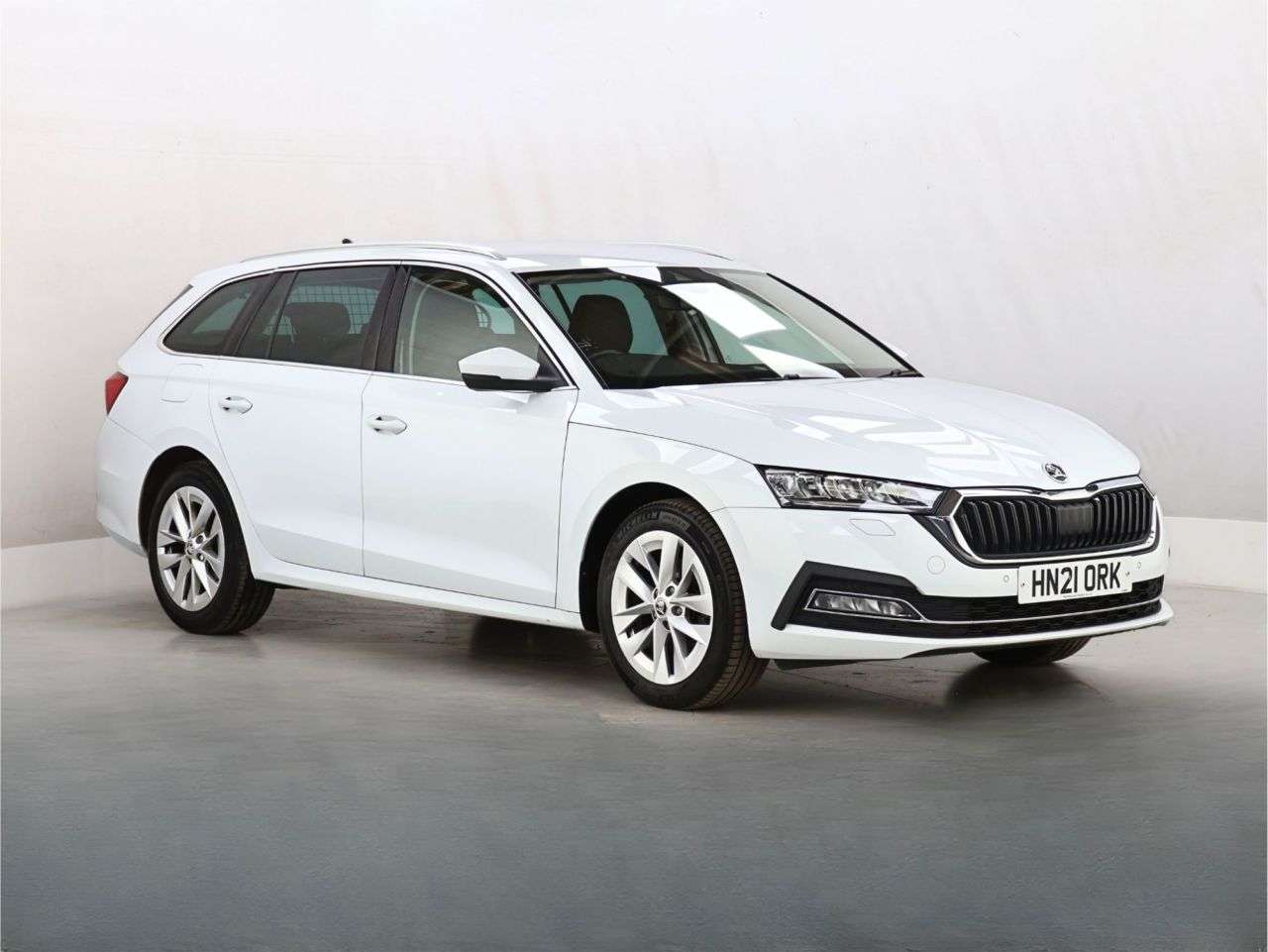A 2021 SKODA OCTAVIA 2.0 TDI SE L Estate 5dr Diesel DSG Euro 6 (s/s) (116 ps) A 2021 SKODA OCTAVIA 2.0 TDI SE L Estate 5dr Diesel DSG Euro 6 (s/s) (116 ps)