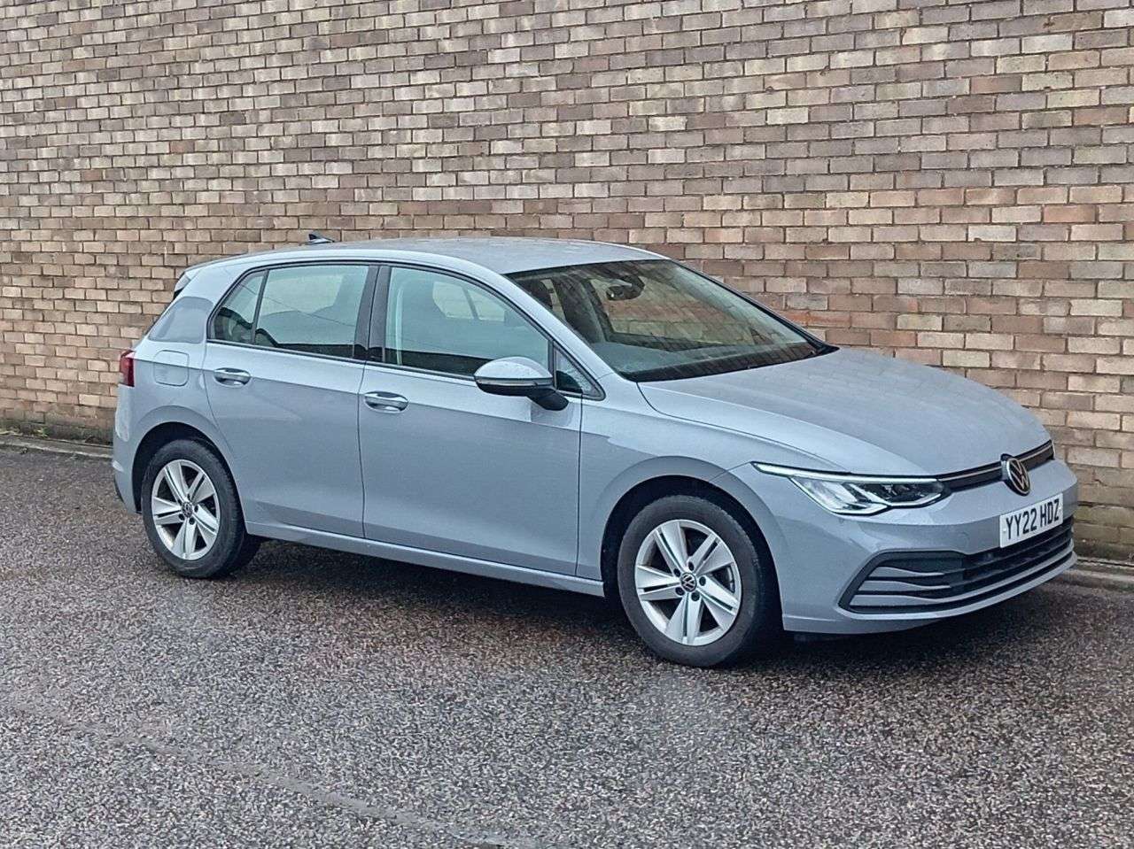 A 2022 VOLKSWAGEN GOLF 1.5 TSI Life Hatchback 5dr Petrol Manual Euro 6 (s/s) (130 ps) A 2022 VOLKSWAGEN GOLF 1.5 TSI Life Hatchback 5dr Petrol Manual Euro 6 (s/s) (130 ps)