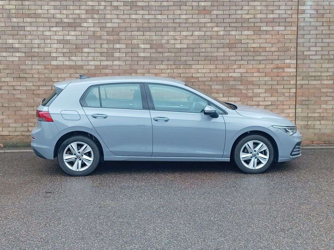 A 2022 VOLKSWAGEN GOLF 1.5 TSI Life Hatchback 5dr Petrol Manual Euro 6 (s/s) (130 ps) A 2022 VOLKSWAGEN GOLF 1.5 TSI Life Hatchback 5dr Petrol Manual Euro 6 (s/s) (130 ps)