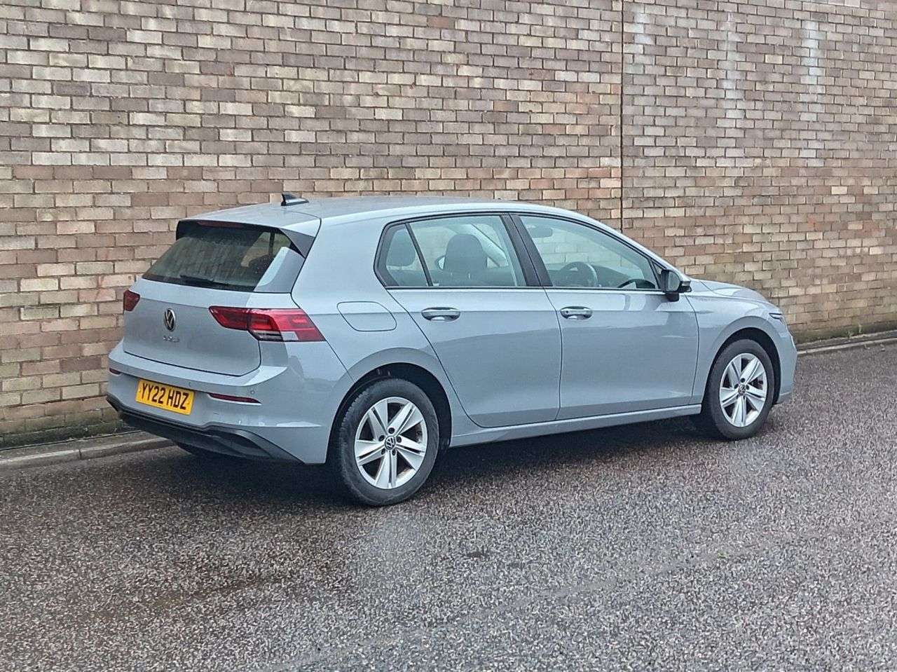 A 2022 VOLKSWAGEN GOLF 1.5 TSI Life Hatchback 5dr Petrol Manual Euro 6 (s/s) (130 ps) A 2022 VOLKSWAGEN GOLF 1.5 TSI Life Hatchback 5dr Petrol Manual Euro 6 (s/s) (130 ps)