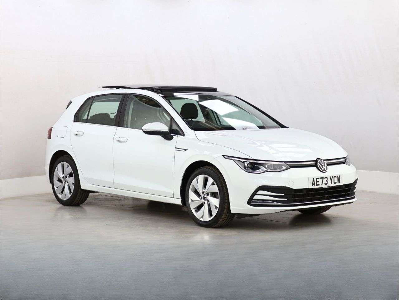 A 2023 VOLKSWAGEN GOLF 1.5 TSI Style Hatchback 5dr Petrol Manual Euro 6 (s/s) (150 ps) A 2023 VOLKSWAGEN GOLF 1.5 TSI Style Hatchback 5dr Petrol Manual Euro 6 (s/s) (150 ps)