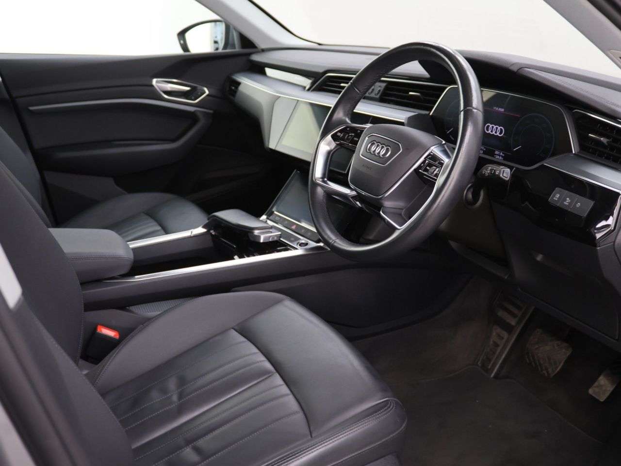 2021 AUDI E-TRON 2021 AUDI E-TRON