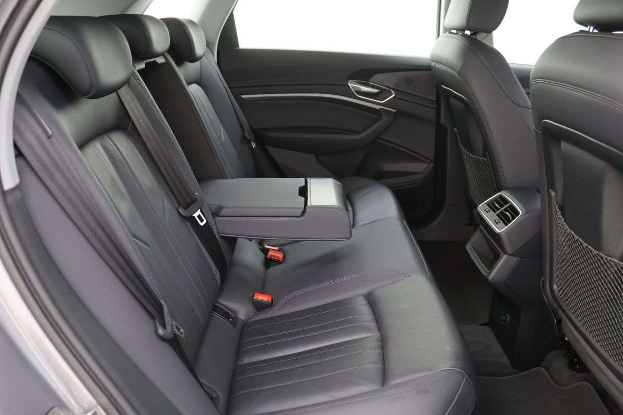 2021 AUDI E-TRON 2021 AUDI E-TRON