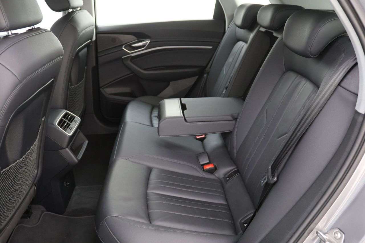 2021 AUDI E-TRON 2021 AUDI E-TRON