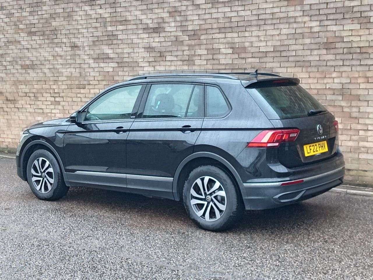 A 2022 VOLKSWAGEN TIGUAN 1.5 TSI Active SUV 5dr Petrol DSG Euro 6 (s/s) (150 ps) A 2022 VOLKSWAGEN TIGUAN 1.5 TSI Active SUV 5dr Petrol DSG Euro 6 (s/s) (150 ps)