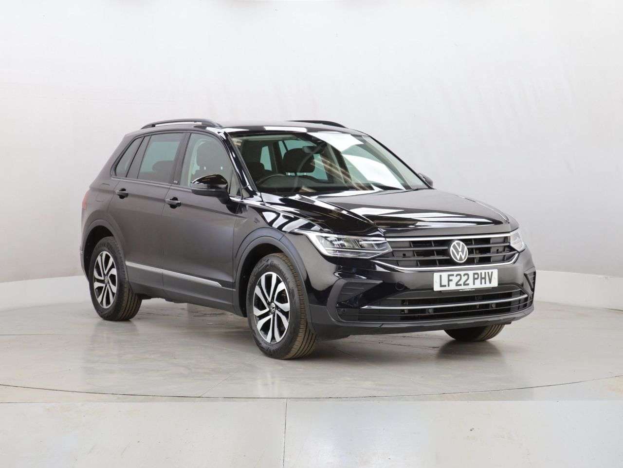 A 2022 VOLKSWAGEN TIGUAN 1.5 TSI Active SUV 5dr Petrol DSG Euro 6 (s/s) (150 ps) A 2022 VOLKSWAGEN TIGUAN 1.5 TSI Active SUV 5dr Petrol DSG Euro 6 (s/s) (150 ps)