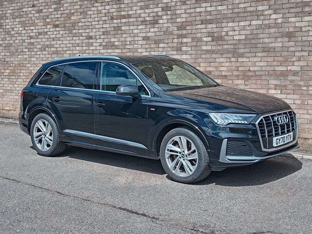 A 2020 AUDI Q7 3.0 TDI V6 50 S line SUV 5dr Diesel Tiptronic quattro Euro 6 (s/s) (286 ps) A 2020 AUDI Q7 3.0 TDI V6 50 S line SUV 5dr Diesel Tiptronic quattro Euro 6 (s/s) (286 ps)