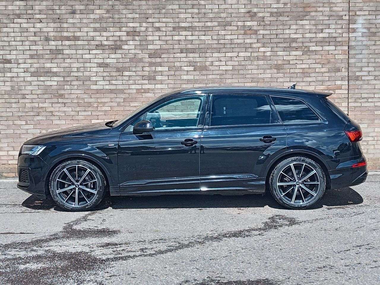 A 2020 AUDI Q7 3.0 TDI V6 50 Black Edition SUV 5dr Diesel Tiptronic quattro Euro 6 (s/s) ( A 2020 AUDI Q7 3.0 TDI V6 50 Black Edition SUV 5dr Diesel Tiptronic quattro Euro 6 (s/s) (