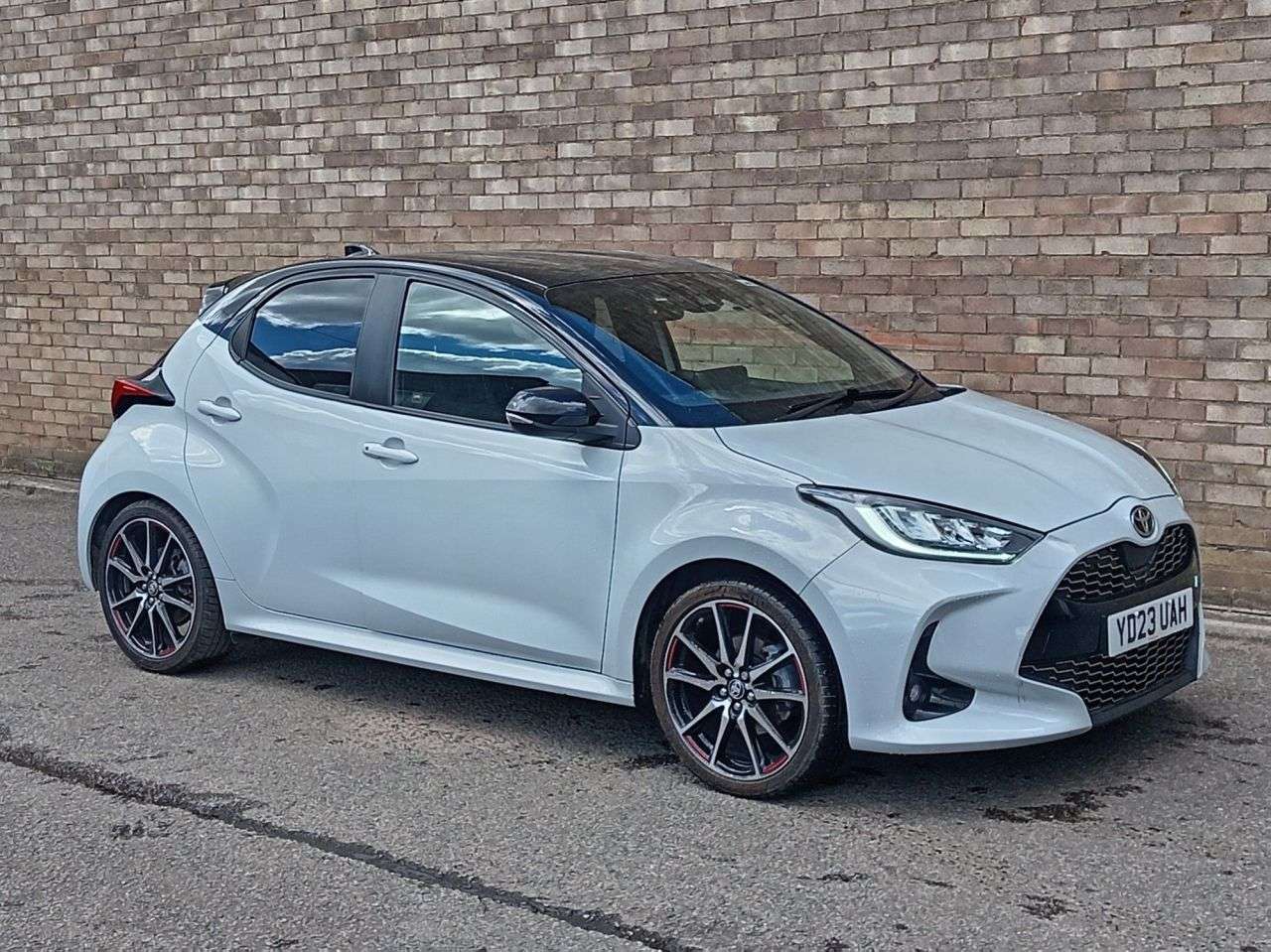 A 2023 TOYOTA YARIS 1.5 VVT-h GR SPORT Hatchback 5dr Petrol Hybrid E-CVT Euro 6 (s/s) (116 ps) A 2023 TOYOTA YARIS 1.5 VVT-h GR SPORT Hatchback 5dr Petrol Hybrid E-CVT Euro 6 (s/s) (116 ps)