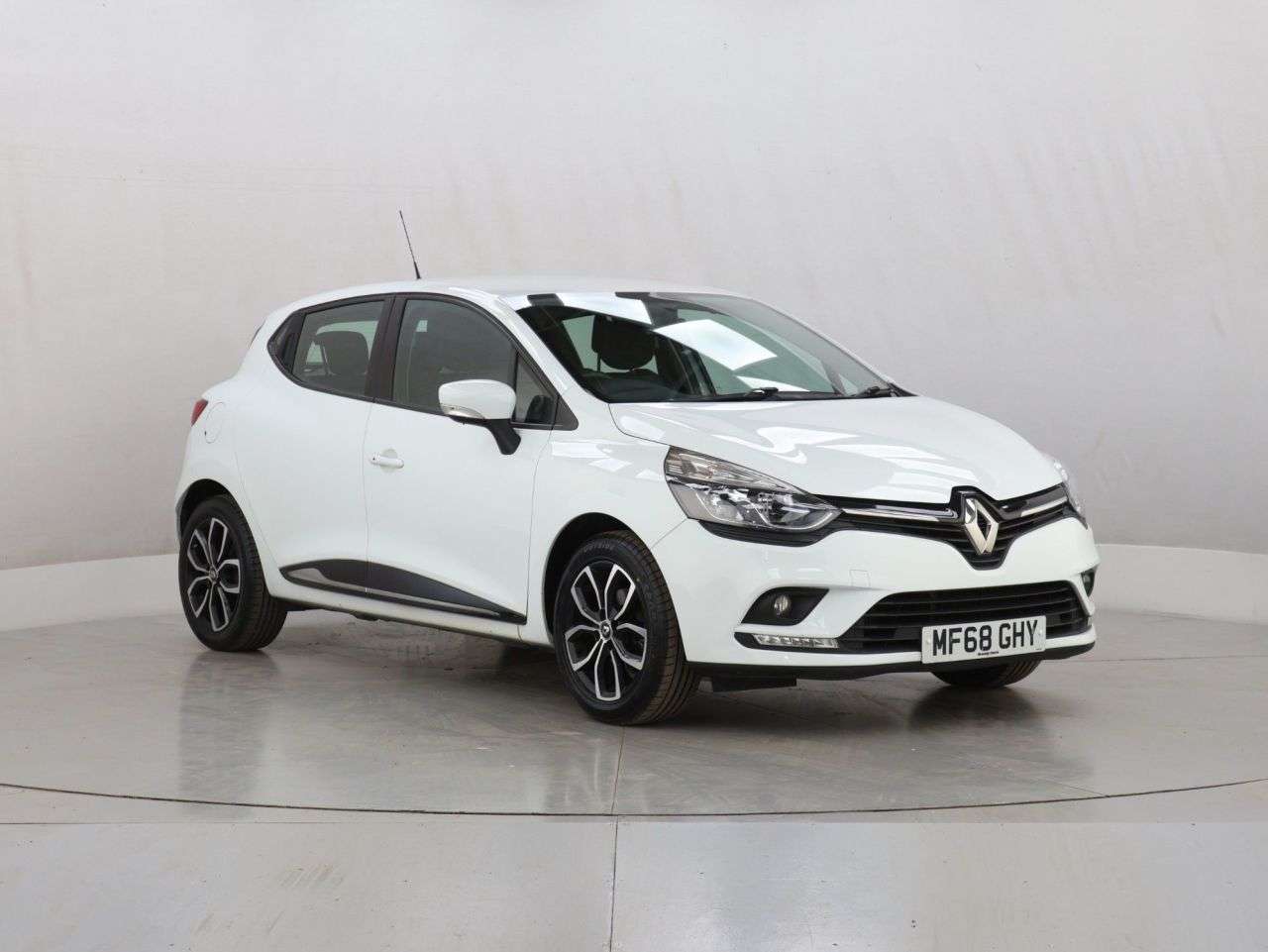 A 2018 RENAULT CLIO 0.9 TCe Play Hatchback 5dr Petrol Manual Euro 6 (s/s) (75 ps) A 2018 RENAULT CLIO 0.9 TCe Play Hatchback 5dr Petrol Manual Euro 6 (s/s) (75 ps)