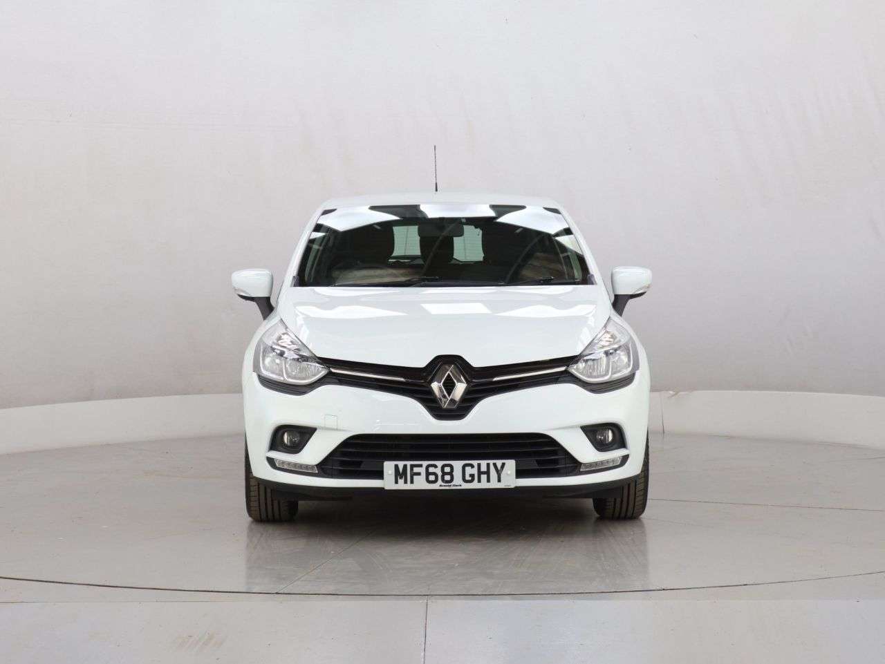 A 2018 RENAULT CLIO 0.9 TCe Play Hatchback 5dr Petrol Manual Euro 6 (s/s) (75 ps) A 2018 RENAULT CLIO 0.9 TCe Play Hatchback 5dr Petrol Manual Euro 6 (s/s) (75 ps)