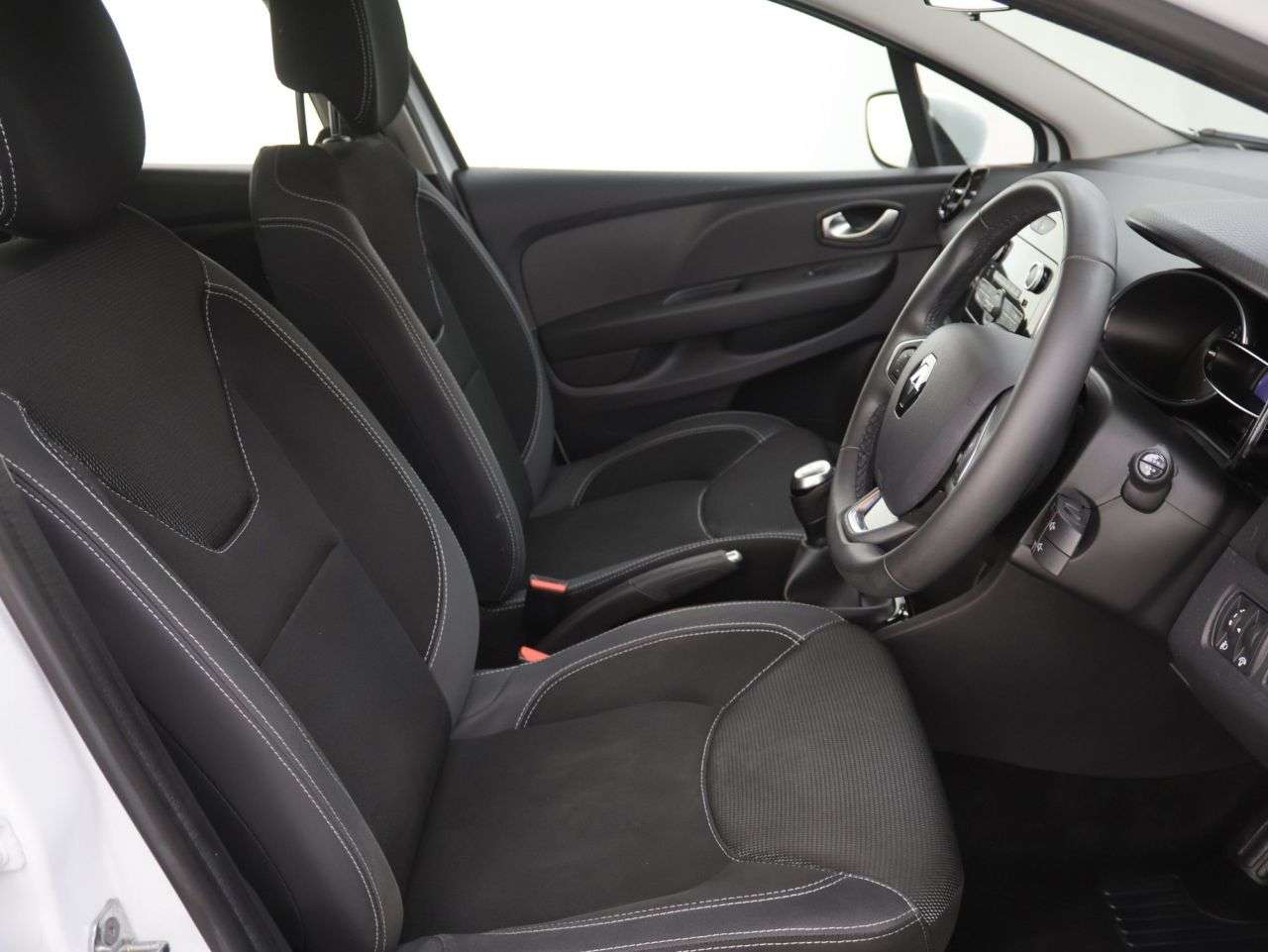 2018 RENAULT CLIO 2018 RENAULT CLIO