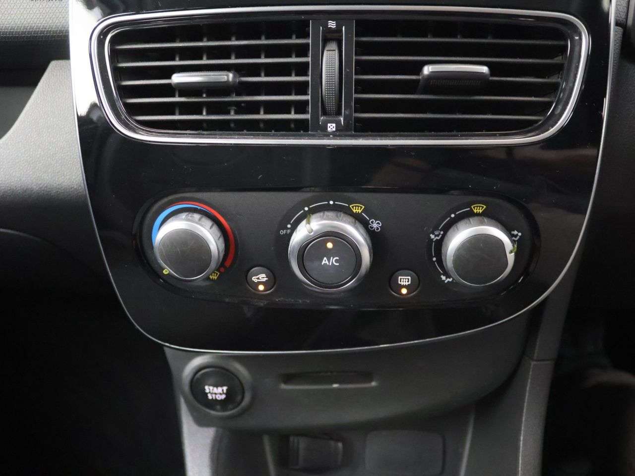 2018 RENAULT CLIO 2018 RENAULT CLIO