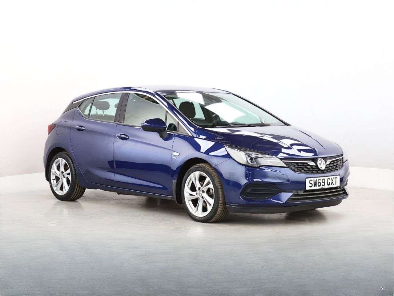 A 2019 VAUXHALL ASTRA 1.2 Turbo SRi Hatchback 5dr Petrol Manual Euro 6 (s/s) (145 ps) A 2019 VAUXHALL ASTRA 1.2 Turbo SRi Hatchback 5dr Petrol Manual Euro 6 (s/s) (145 ps)