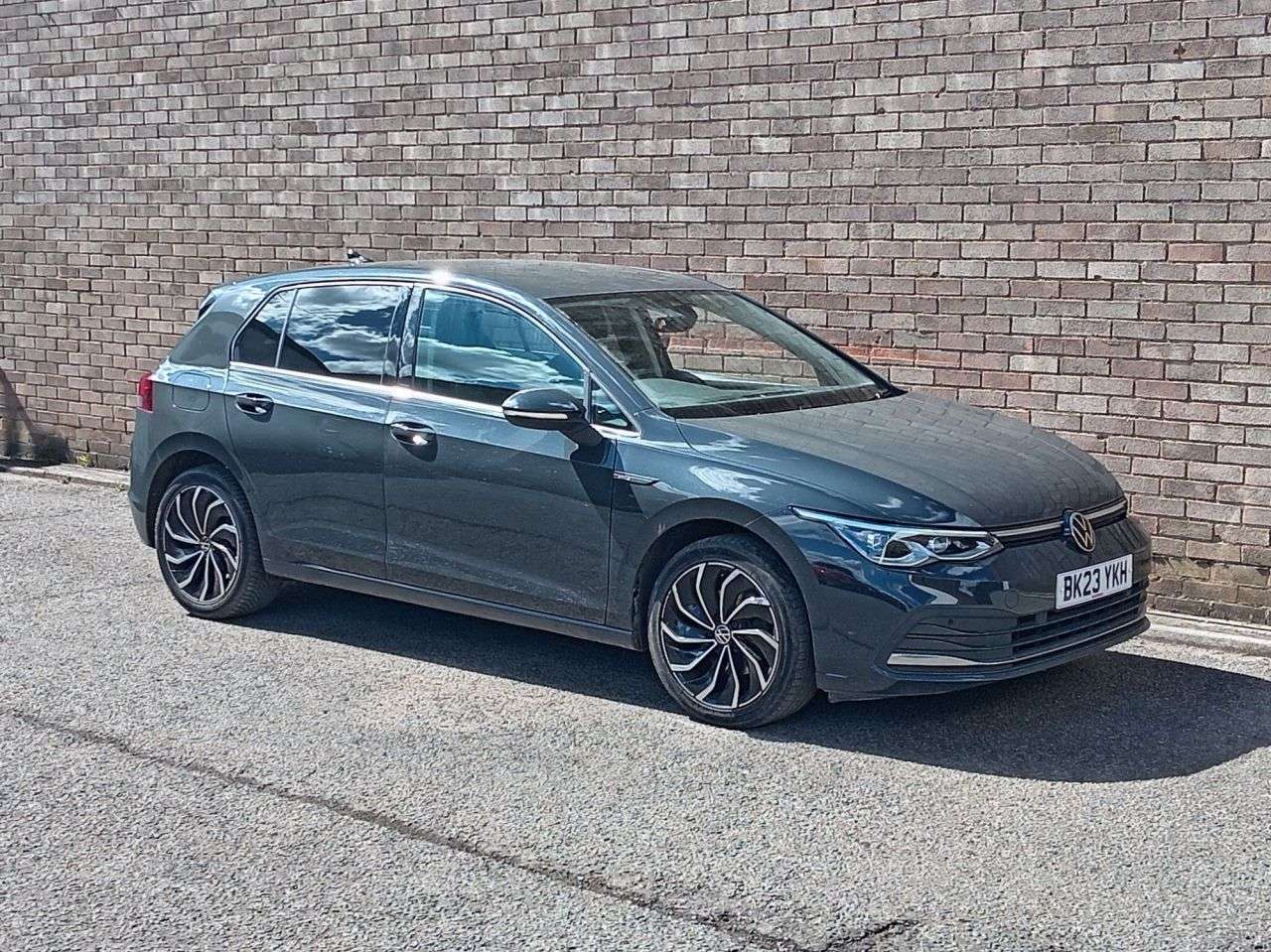 A 2023 VOLKSWAGEN GOLF 1.5 TSI Style Edition Hatchback 5dr Petrol Manual Euro 6 (s/s) (130 ps) A 2023 VOLKSWAGEN GOLF 1.5 TSI Style Edition Hatchback 5dr Petrol Manual Euro 6 (s/s) (130 ps)