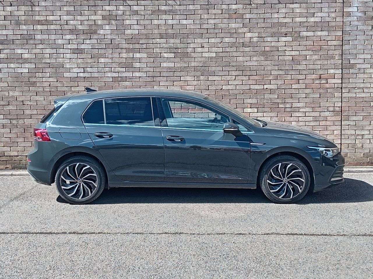 A 2023 VOLKSWAGEN GOLF 1.5 TSI Style Edition Hatchback 5dr Petrol Manual Euro 6 (s/s) (130 ps) A 2023 VOLKSWAGEN GOLF 1.5 TSI Style Edition Hatchback 5dr Petrol Manual Euro 6 (s/s) (130 ps)