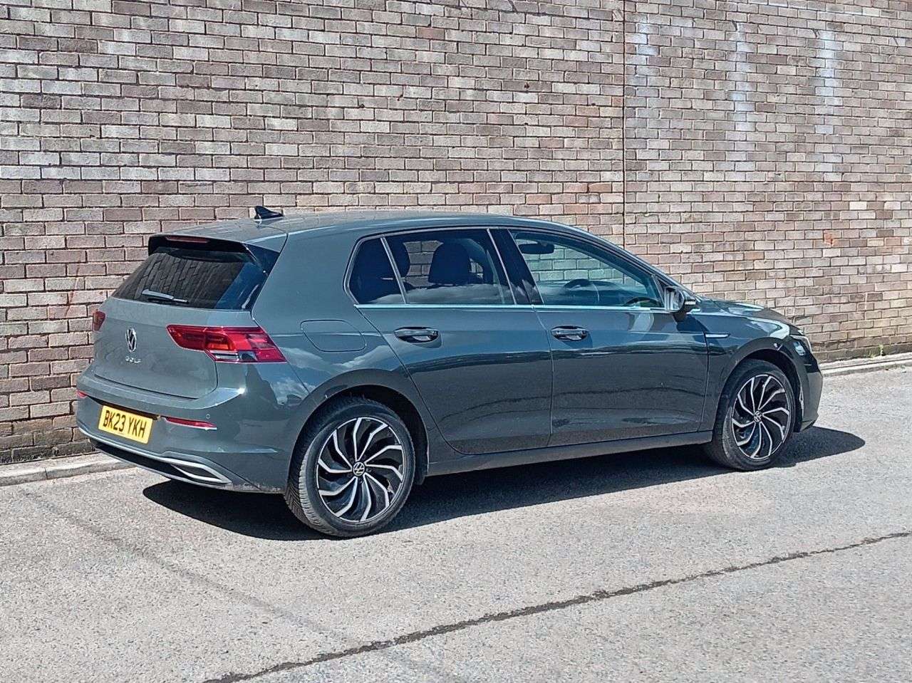 A 2023 VOLKSWAGEN GOLF 1.5 TSI Style Edition Hatchback 5dr Petrol Manual Euro 6 (s/s) (130 ps) A 2023 VOLKSWAGEN GOLF 1.5 TSI Style Edition Hatchback 5dr Petrol Manual Euro 6 (s/s) (130 ps)