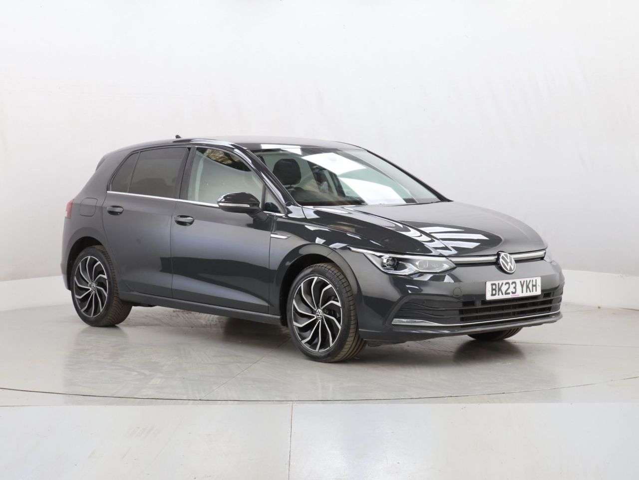 A 2023 VOLKSWAGEN GOLF 1.5 TSI Style Edition Hatchback 5dr Petrol Manual Euro 6 (s/s) (130 ps) A 2023 VOLKSWAGEN GOLF 1.5 TSI Style Edition Hatchback 5dr Petrol Manual Euro 6 (s/s) (130 ps)