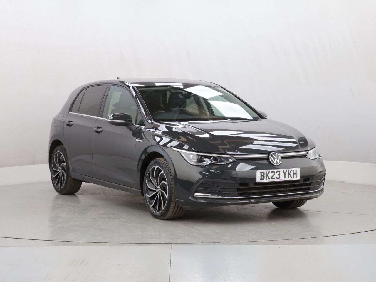 A 2023 VOLKSWAGEN GOLF 1.5 TSI Style Edition Hatchback 5dr Petrol Manual Euro 6 (s/s) (130 ps) A 2023 VOLKSWAGEN GOLF 1.5 TSI Style Edition Hatchback 5dr Petrol Manual Euro 6 (s/s) (130 ps)