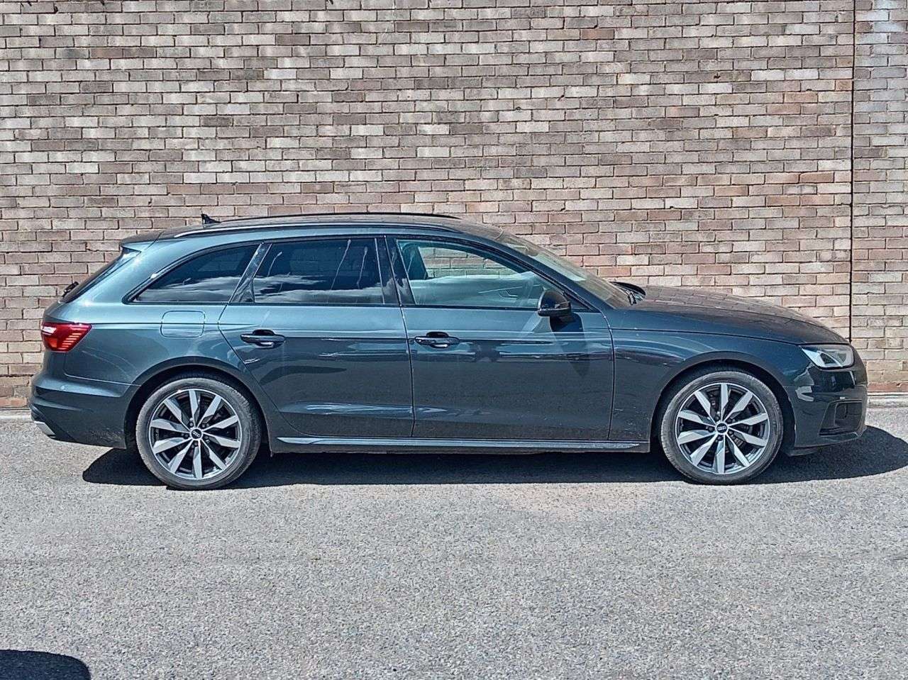 A 2021 AUDI A4 AVANT 2.0 TDI 30 Sport Edition Estate 5dr Diesel S Tronic Euro 6 (s/s) (136 ps) A 2021 AUDI A4 AVANT 2.0 TDI 30 Sport Edition Estate 5dr Diesel S Tronic Euro 6 (s/s) (136 ps)