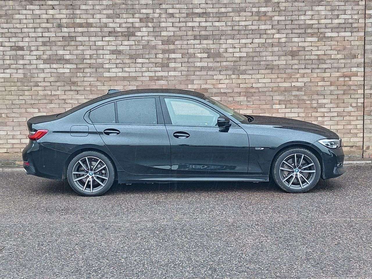 A 2022 BMW 3 SERIES 2.0 330e 12kWh Sport Pro Saloon 4dr Petrol Plug-in Hybrid Auto Euro 6 (s/s) A 2022 BMW 3 SERIES 2.0 330e 12kWh Sport Pro Saloon 4dr Petrol Plug-in Hybrid Auto Euro 6 (s/s)
