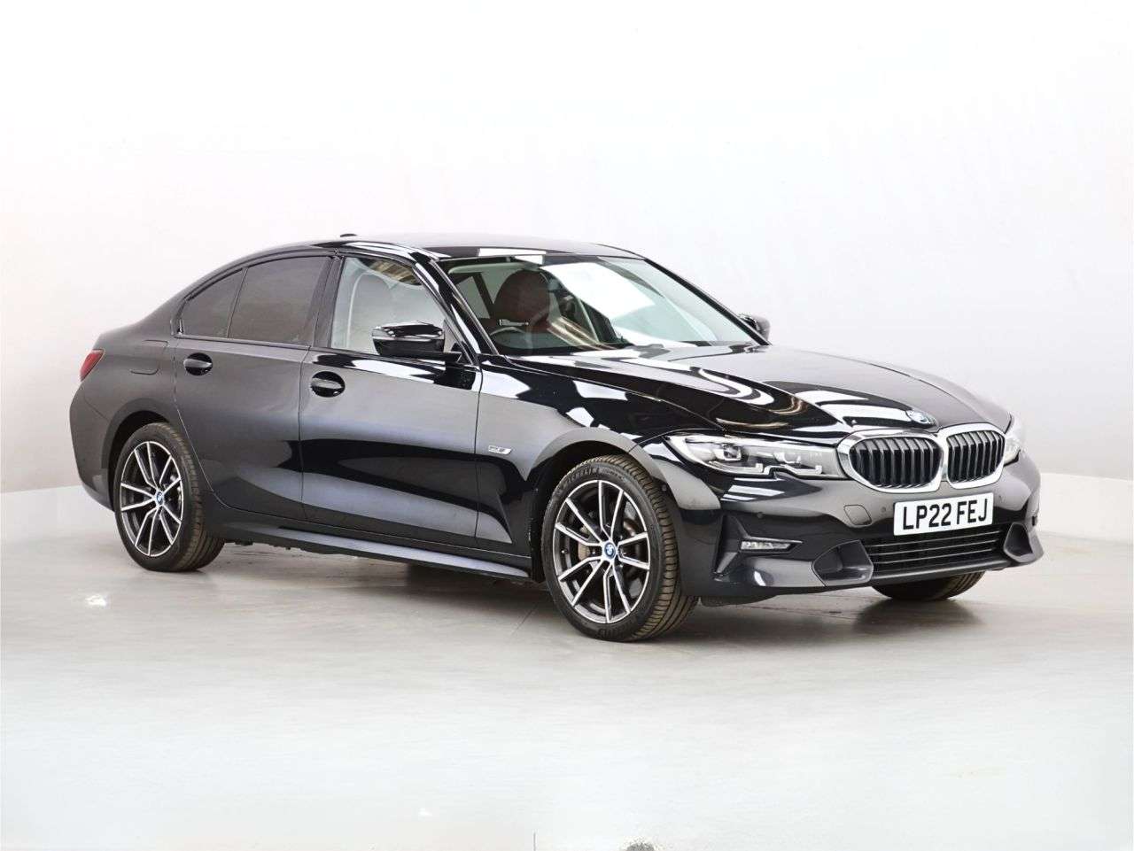 A 2022 BMW 3 SERIES 2.0 330e 12kWh Sport Pro Saloon 4dr Petrol Plug-in Hybrid Auto Euro 6 (s/s) A 2022 BMW 3 SERIES 2.0 330e 12kWh Sport Pro Saloon 4dr Petrol Plug-in Hybrid Auto Euro 6 (s/s)