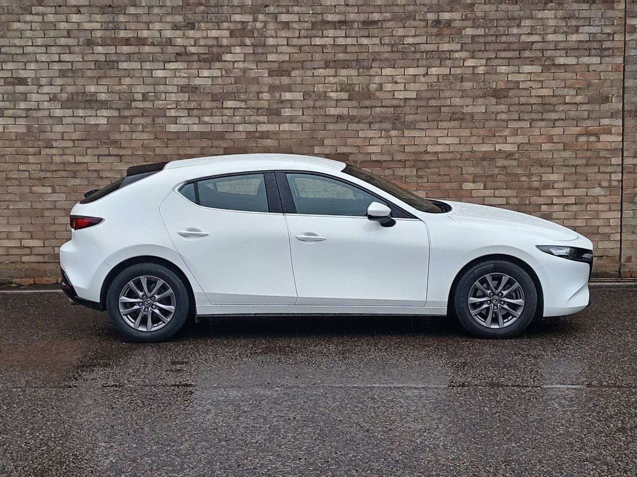 A 2022 MAZDA MAZDA3 2.0 e-SKYACTIV-G MHEV SE-L Lux Hatchback 5dr Petrol Manual Euro 6 (s/s) (12 A 2022 MAZDA MAZDA3 2.0 e-SKYACTIV-G MHEV SE-L Lux Hatchback 5dr Petrol Manual Euro 6 (s/s) (12