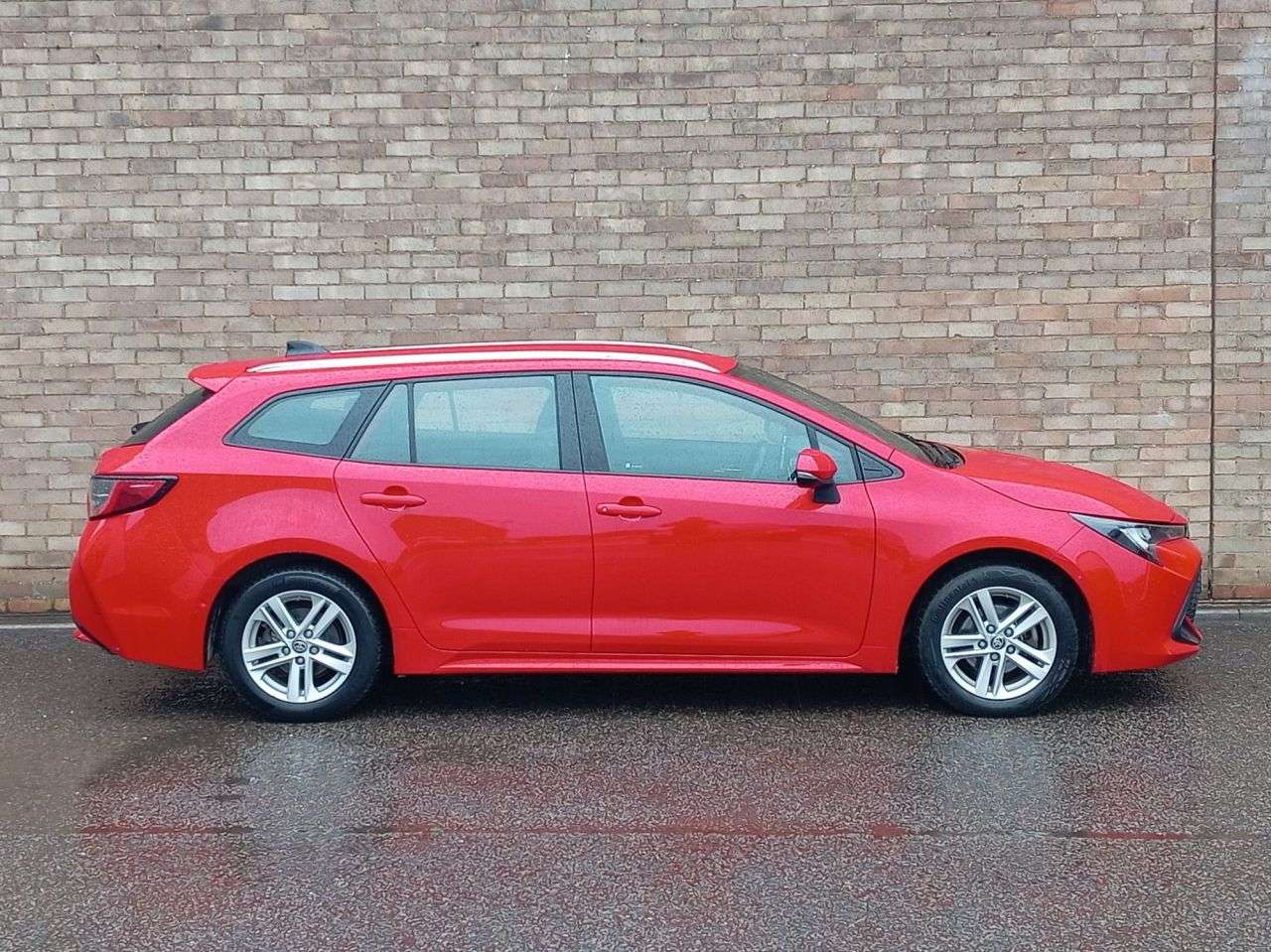 A 2022 TOYOTA COROLLA 1.8 VVT-h GPF Icon Tech Touring Sports 5dr Petrol Hybrid CVT Euro 6 (s/s) ( A 2022 TOYOTA COROLLA 1.8 VVT-h GPF Icon Tech Touring Sports 5dr Petrol Hybrid CVT Euro 6 (s/s) (