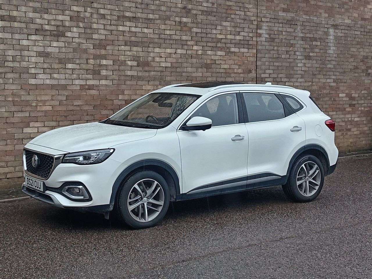 A 2021 MG MG HS 1.5 T-GDI 16.6kWh Exclusive SUV 5dr Petrol Plug-in Hybrid Auto Euro 6 (s/s) A 2021 MG MG HS 1.5 T-GDI 16.6kWh Exclusive SUV 5dr Petrol Plug-in Hybrid Auto Euro 6 (s/s)