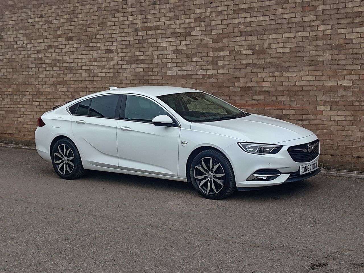 A 2017 VAUXHALL INSIGNIA 2.0 Turbo D BlueInjection SRi Nav Grand Sport 5dr Diesel Manual Euro 6 (s/s A 2017 VAUXHALL INSIGNIA 2.0 Turbo D BlueInjection SRi Nav Grand Sport 5dr Diesel Manual Euro 6 (s/s