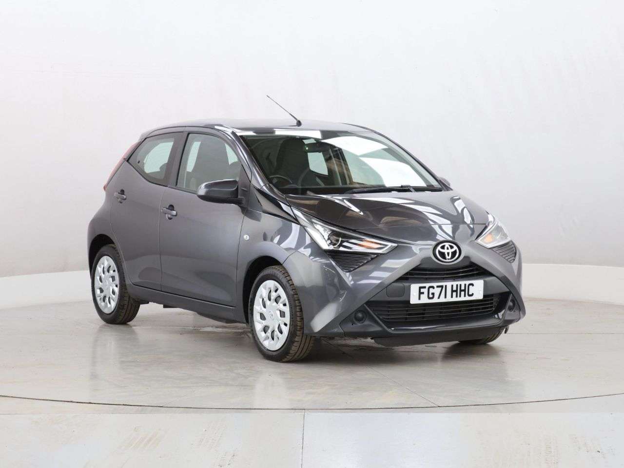 A 2021 TOYOTA AYGO 1.0 VVT-i x-play Hatchback 5dr Petrol Manual Euro 6 (s/s) (71 ps) A 2021 TOYOTA AYGO 1.0 VVT-i x-play Hatchback 5dr Petrol Manual Euro 6 (s/s) (71 ps)