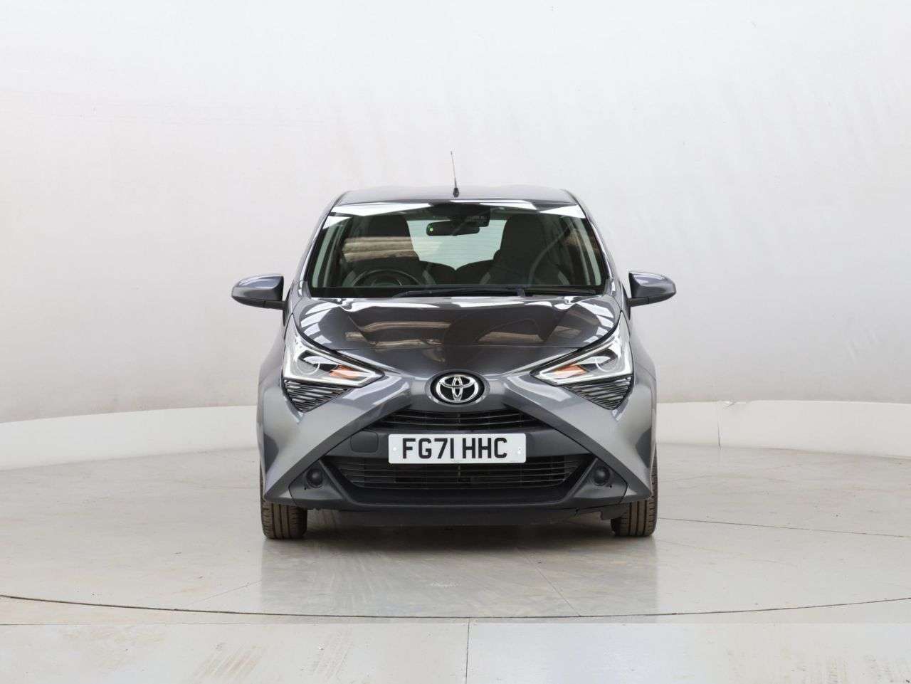 A 2021 TOYOTA AYGO 1.0 VVT-i x-play Hatchback 5dr Petrol Manual Euro 6 (s/s) (71 ps) A 2021 TOYOTA AYGO 1.0 VVT-i x-play Hatchback 5dr Petrol Manual Euro 6 (s/s) (71 ps)