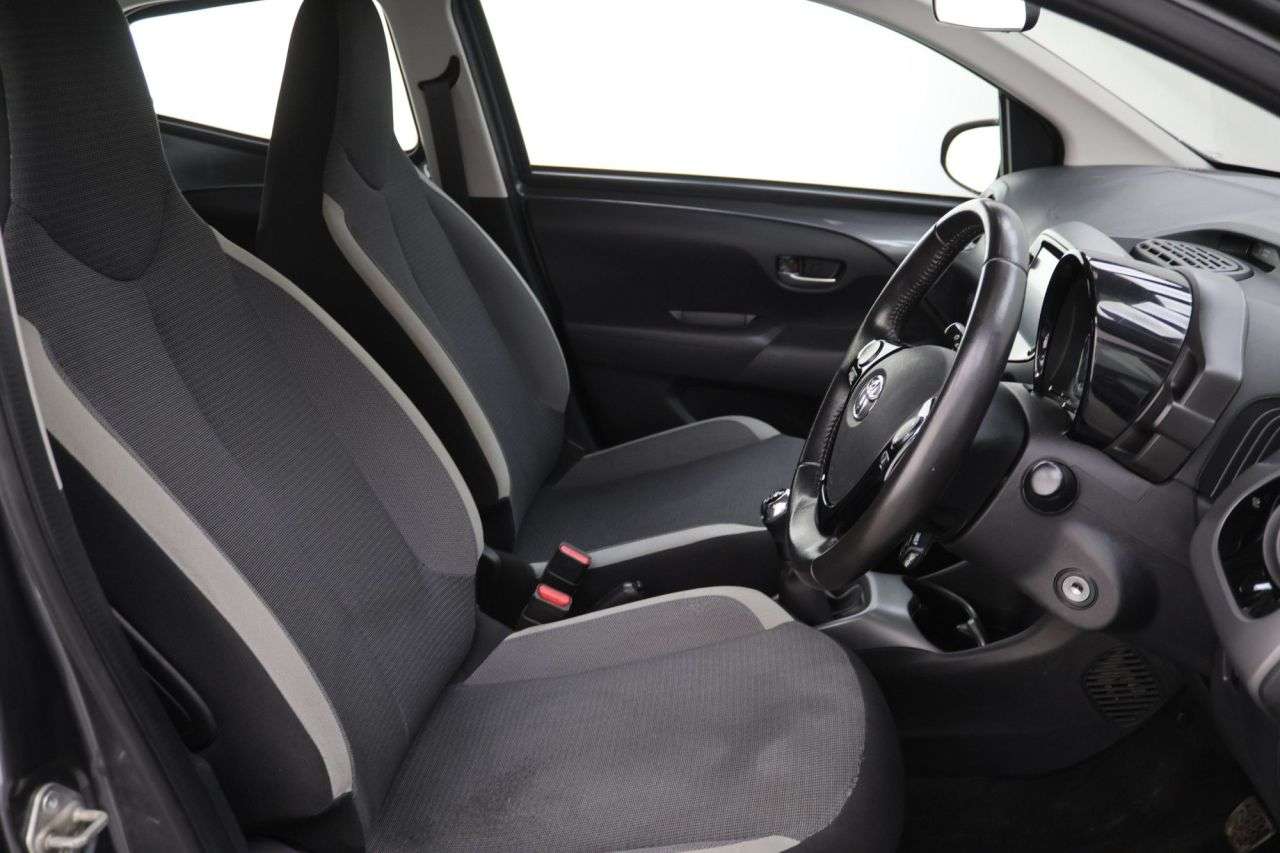 2021 TOYOTA AYGO 2021 TOYOTA AYGO