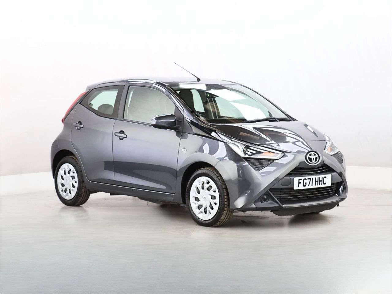 A 2021 TOYOTA AYGO 1.0 VVT-i x-play Hatchback 5dr Petrol Manual Euro 6 (s/s) (71 ps) A 2021 TOYOTA AYGO 1.0 VVT-i x-play Hatchback 5dr Petrol Manual Euro 6 (s/s) (71 ps)