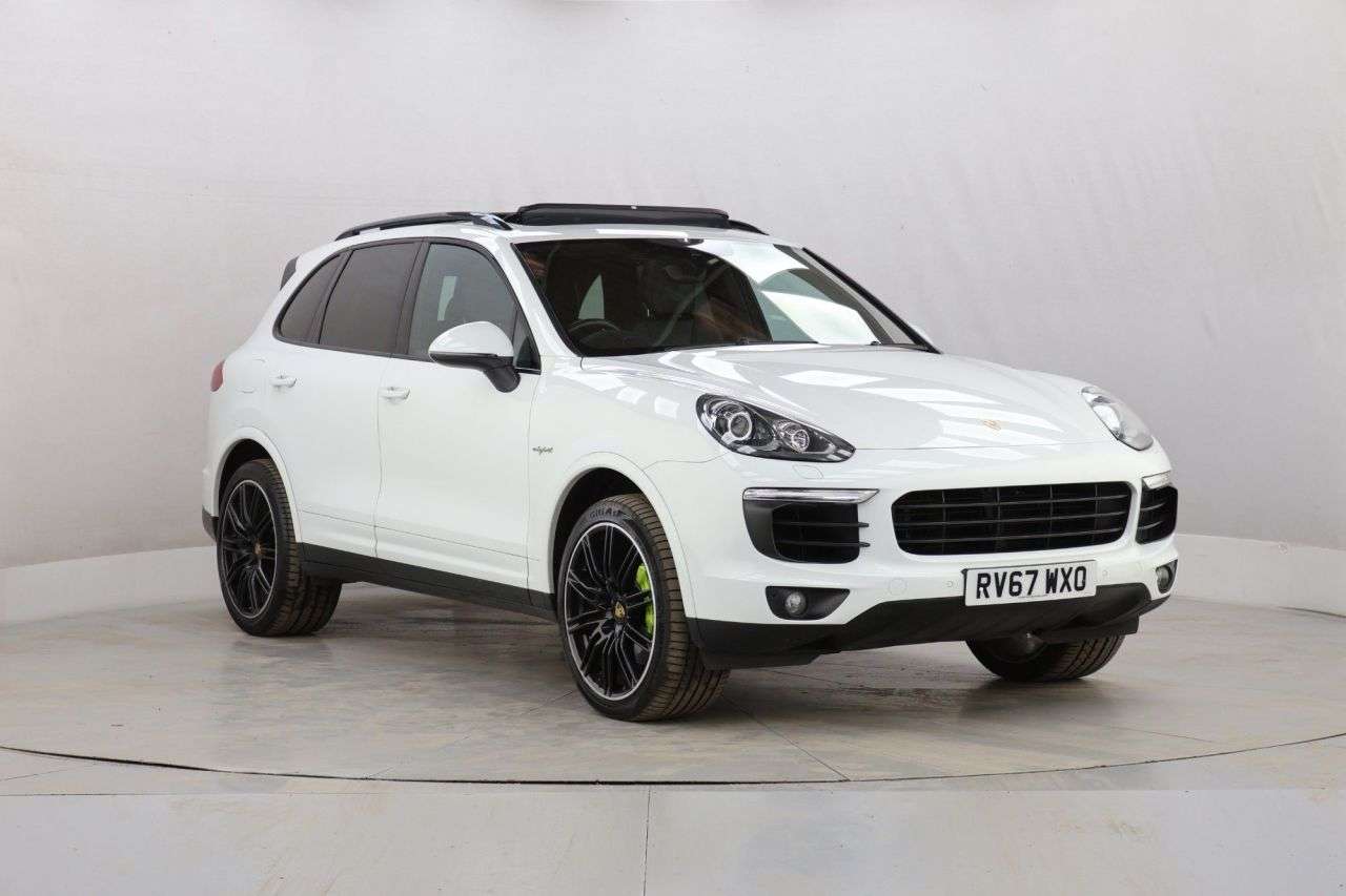 A 2017 PORSCHE CAYENNE 3.0 V6 E-Hybrid S Platinum Edition SUV 5dr Petrol Plug-in Hybrid TiptronicS A 2017 PORSCHE CAYENNE 3.0 V6 E-Hybrid S Platinum Edition SUV 5dr Petrol Plug-in Hybrid TiptronicS