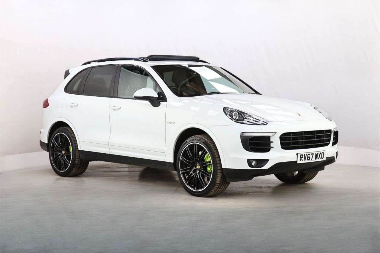 A 2017 PORSCHE CAYENNE 3.0 V6 E-Hybrid S Platinum Edition SUV 5dr Petrol Plug-in Hybrid TiptronicS A 2017 PORSCHE CAYENNE 3.0 V6 E-Hybrid S Platinum Edition SUV 5dr Petrol Plug-in Hybrid TiptronicS