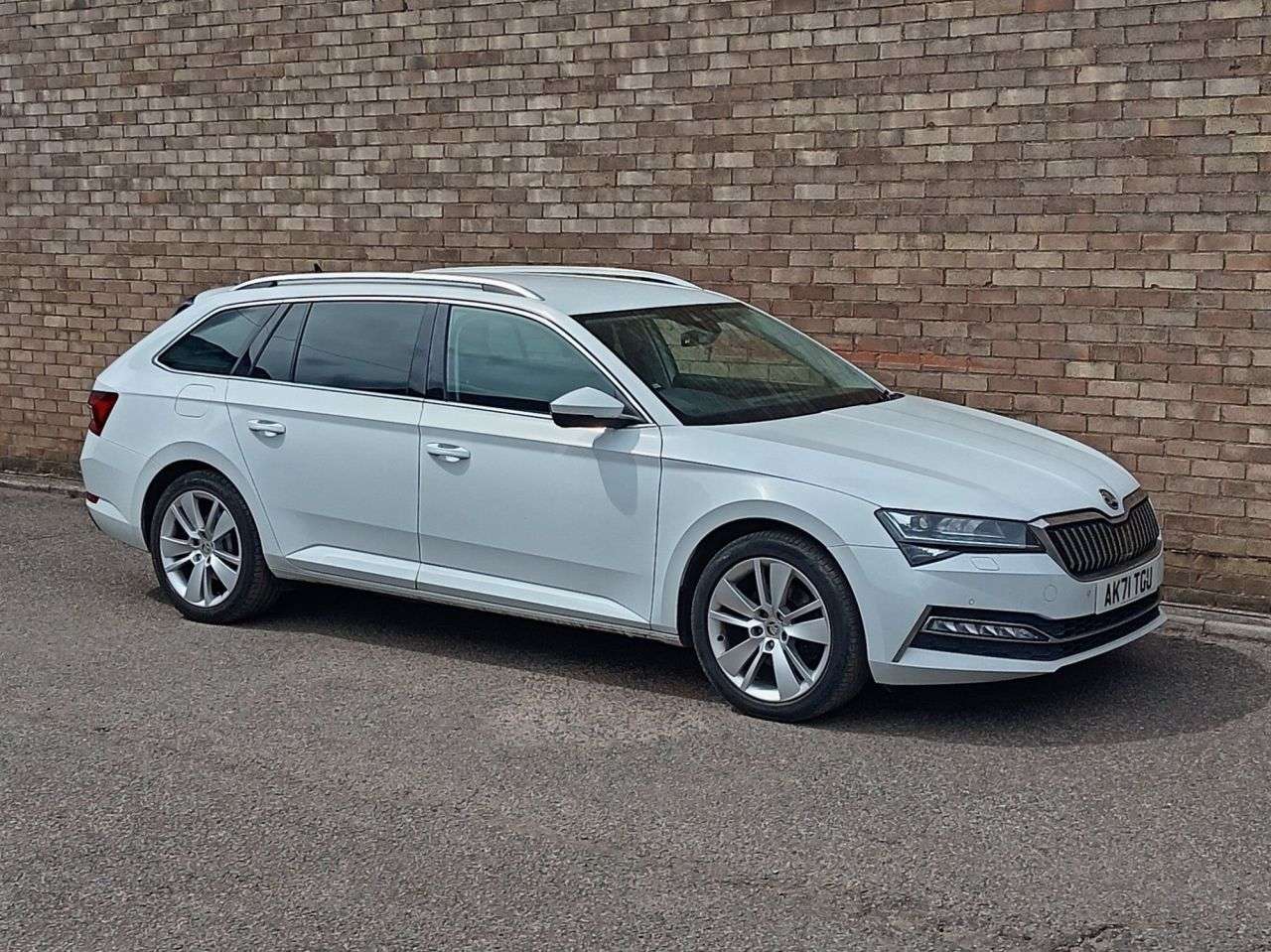 A 2021 SKODA SUPERB 1.4 TSI iV 13kWh SE L Estate 5dr Petrol Plug-in Hybrid DSG Euro 6 (s/s) (21 A 2021 SKODA SUPERB 1.4 TSI iV 13kWh SE L Estate 5dr Petrol Plug-in Hybrid DSG Euro 6 (s/s) (21