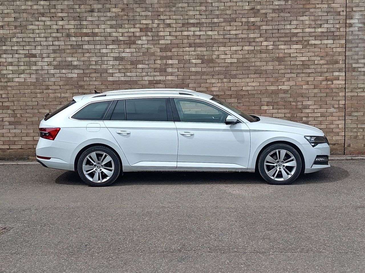 A 2021 SKODA SUPERB 1.4 TSI iV 13kWh SE L Estate 5dr Petrol Plug-in Hybrid DSG Euro 6 (s/s) (21 A 2021 SKODA SUPERB 1.4 TSI iV 13kWh SE L Estate 5dr Petrol Plug-in Hybrid DSG Euro 6 (s/s) (21