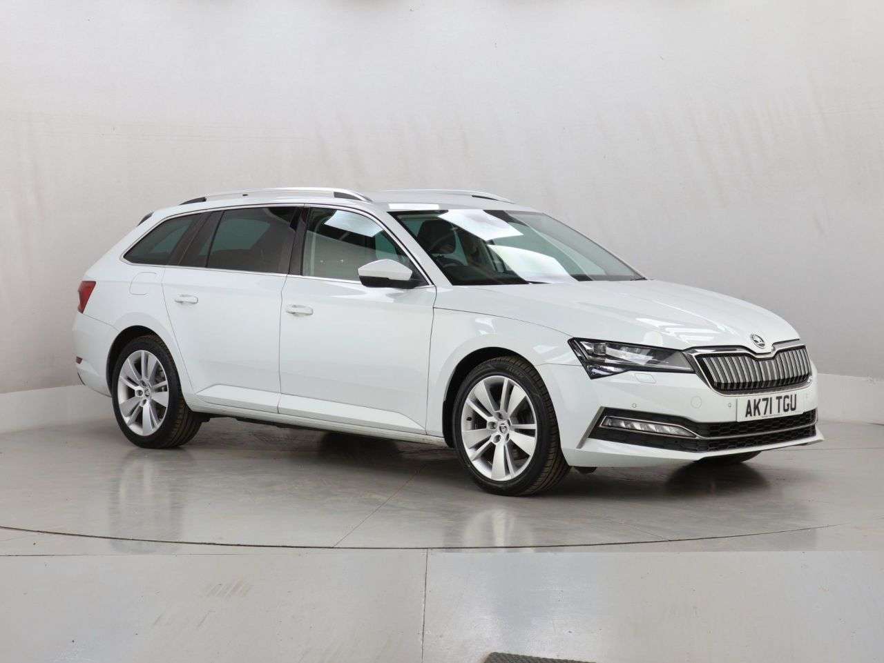 A 2021 SKODA SUPERB 1.4 TSI iV 13kWh SE L Estate 5dr Petrol Plug-in Hybrid DSG Euro 6 (s/s) (21 A 2021 SKODA SUPERB 1.4 TSI iV 13kWh SE L Estate 5dr Petrol Plug-in Hybrid DSG Euro 6 (s/s) (21