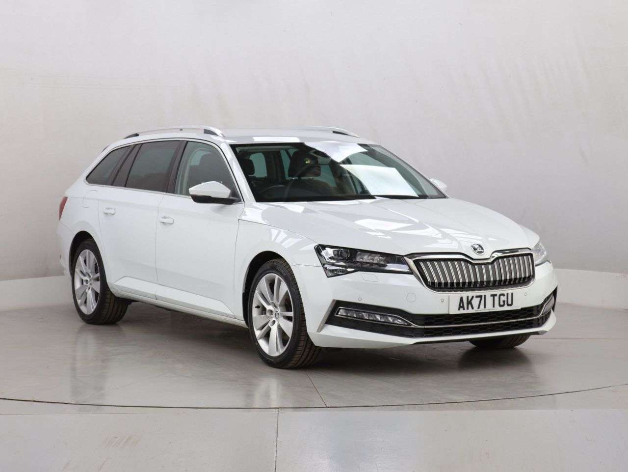 A 2021 SKODA SUPERB 1.4 TSI iV 13kWh SE L Estate 5dr Petrol Plug-in Hybrid DSG Euro 6 (s/s) (21 A 2021 SKODA SUPERB 1.4 TSI iV 13kWh SE L Estate 5dr Petrol Plug-in Hybrid DSG Euro 6 (s/s) (21